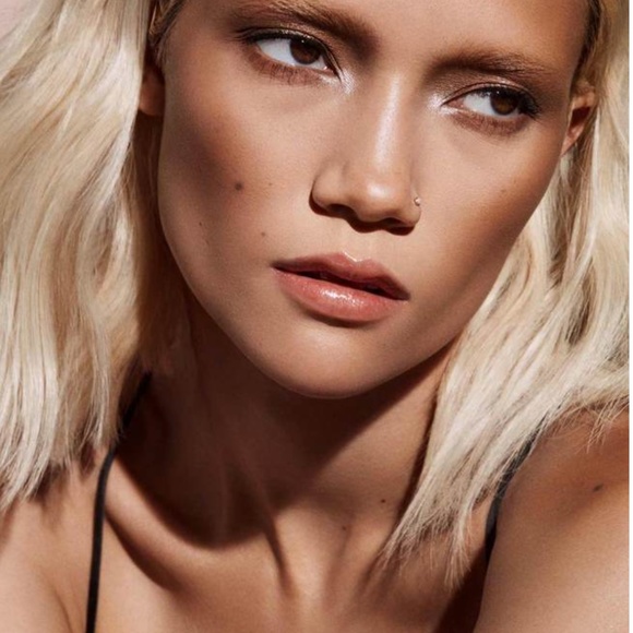 Fenty Beauty Sun Stalk'r Instant Warmth Bronzer - Private Island - Picture 6 of 8